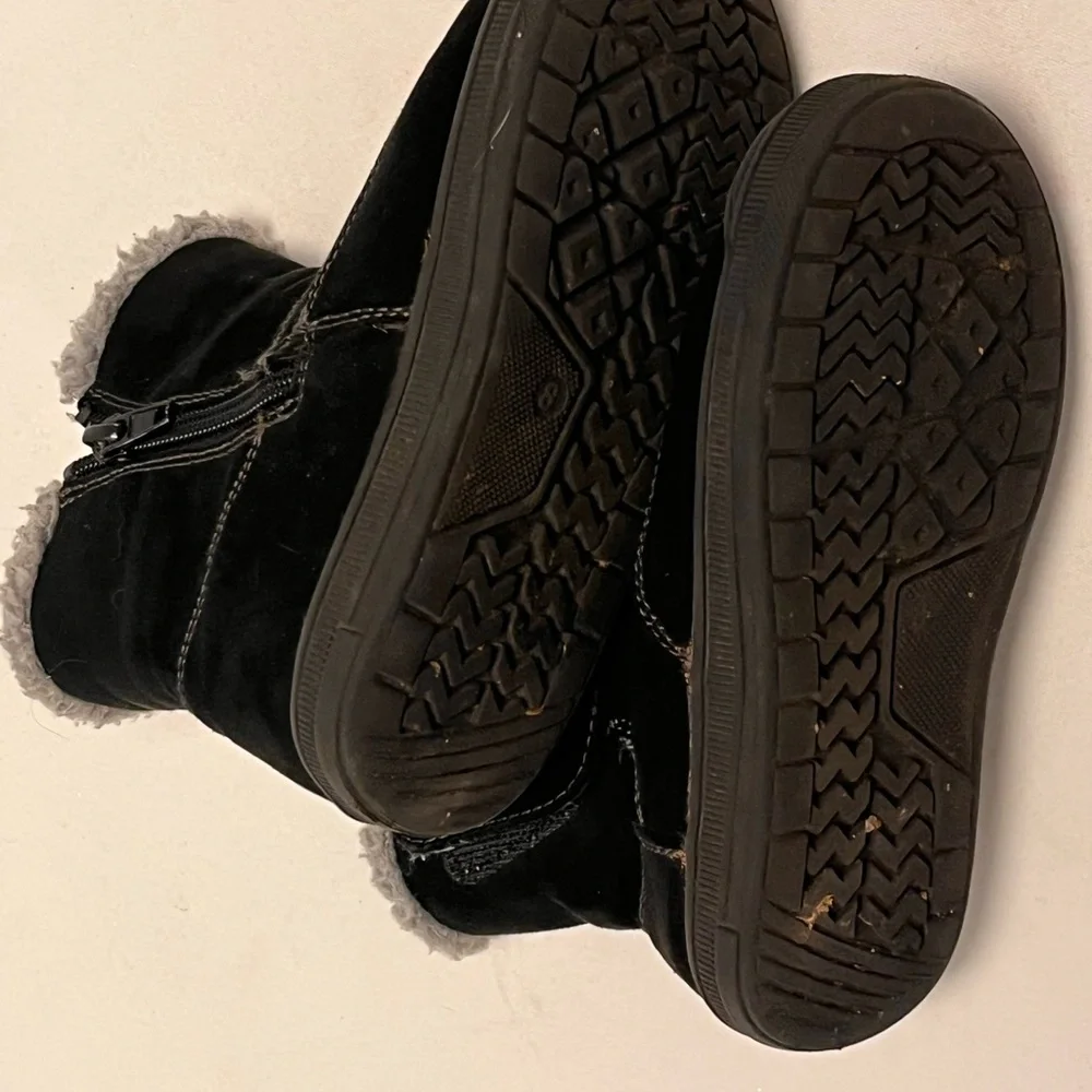 🌻$11 DEAL!🌻 Kids’ 8M Black Suede Winter Boots with Zipper